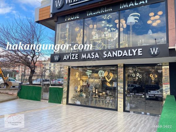 Bulvarda, Köşe Binada, Köşe Dükkân, 3 YOL Cepheli, 3 Yönlü, 3 Katlı, 290.m2..