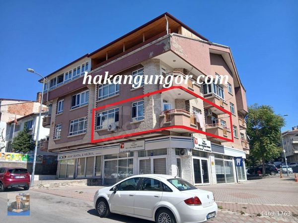 Kapalı Otoparklı,  Güney Batı Yönlü, Köşe..