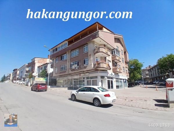 Kapalı Otoparklı,  Güney Batı Yönlü, Köşe.. — fotoğraf 2