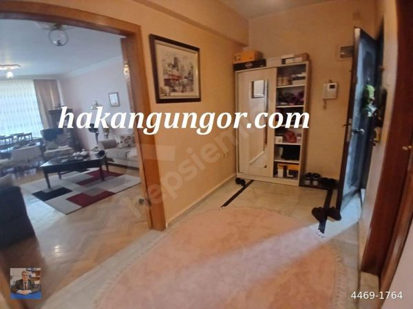 Bando Sokak İle Köknar Sokak Köşe Binada, Katta.. — fotoğraf 2